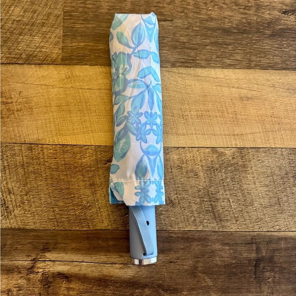 NWT Lilly Pulitzer Blue Floral Umbrella - Picture 8 of 10